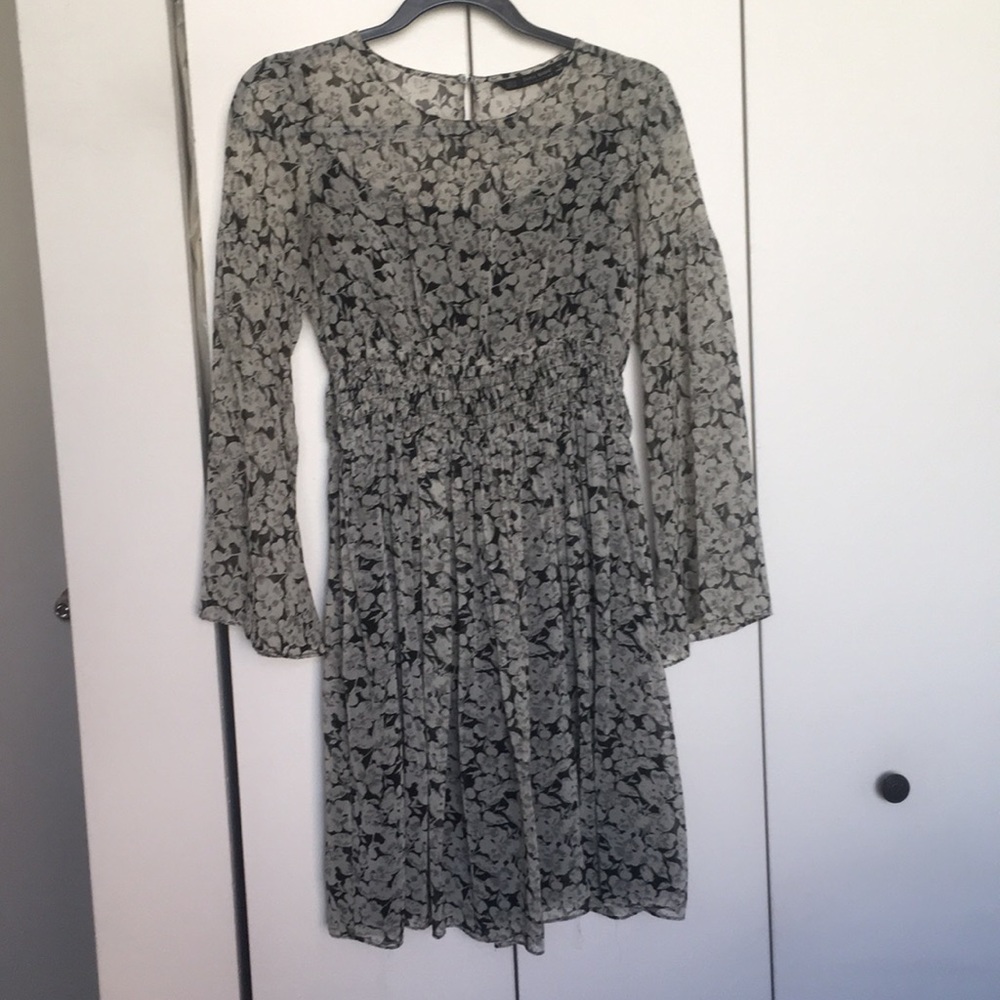 Zara floral dress. SZ M. Barely worn.